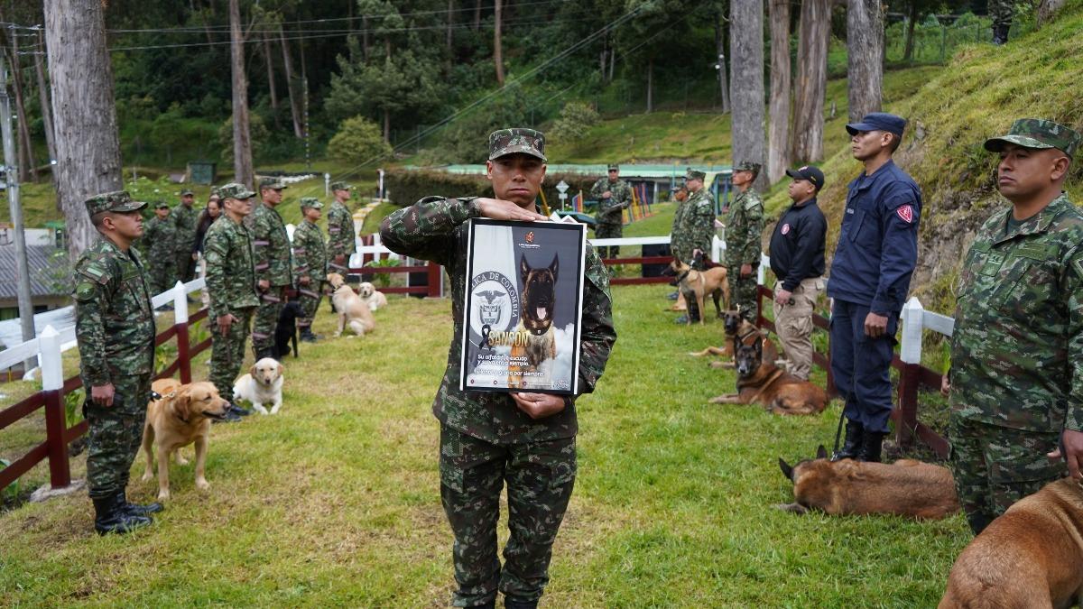 軍方為山森舉辦告別式。(圖/翻攝自X@Ingenieros_EJC)