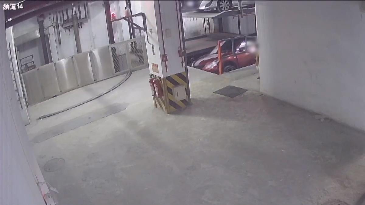 「多段型升降橫移式」車庫,當事車需兩段式停車。(圖/民眾提供)