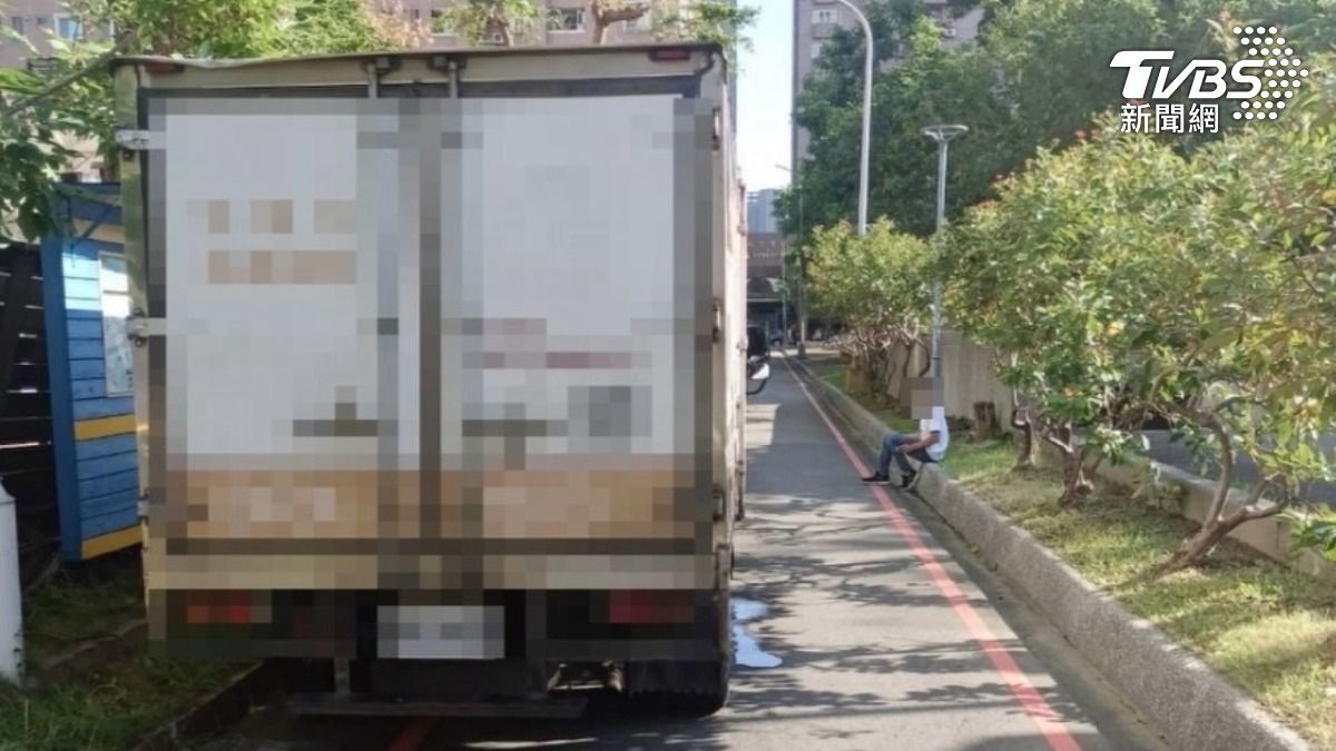 清晨卸貨釀禍!台中小貨車倒車輾行人 72歲翁沒心跳
