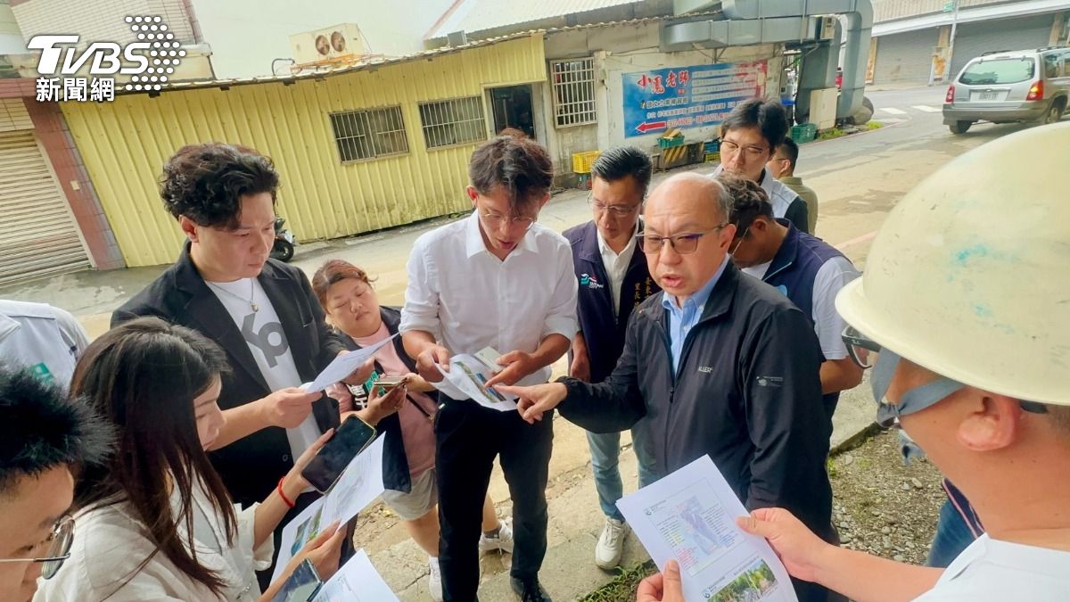 黃國昌台東談核三延役臨時喊卡 喊「反」罷免、會勘災情