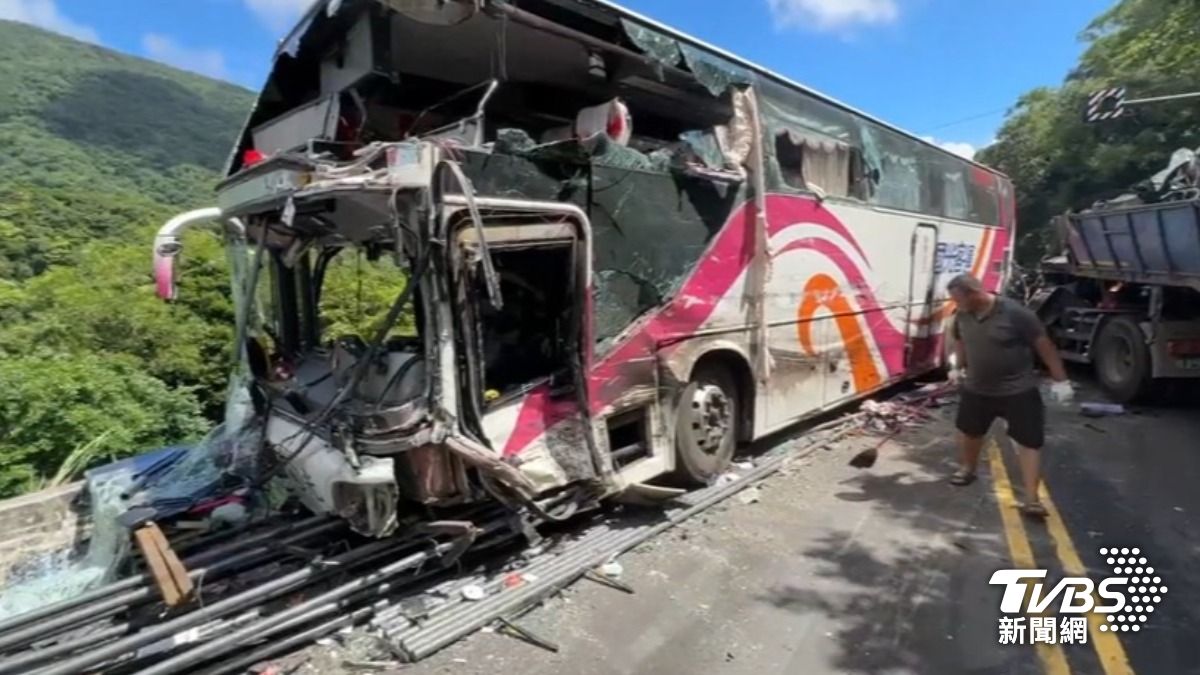 26年聯結車撞國光客運1死14傷 駕駛、車籍檢驗狀況曝