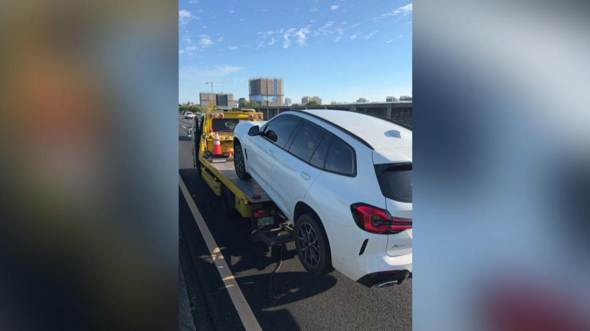 拖車載運過程沒有妥善固定,導致車子滑動碰撞,放下時,又讓車子重摔著陸(圖/翻攝Threads_angel_1205)
