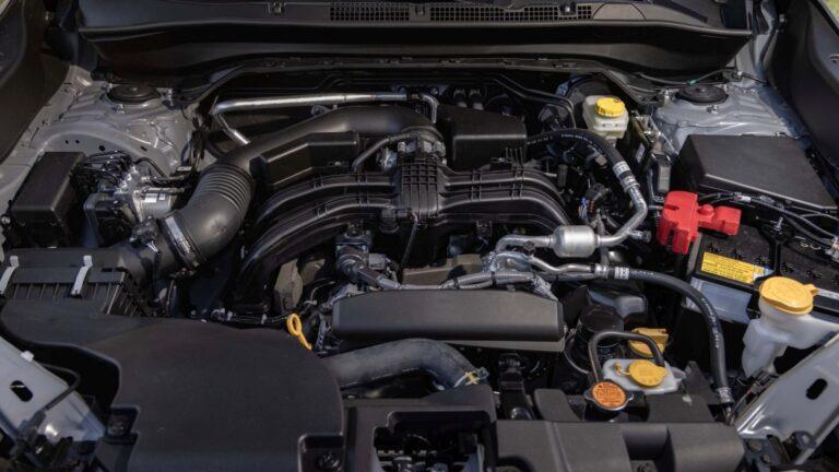 汽油車型所搭載的2.5升水平對臥四缸自然進氣引擎是經過改良的FB25D機型。（圖／Subaru）