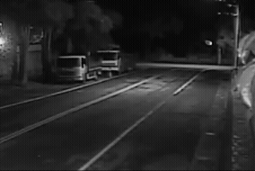 工程車停放3小時後,突然倒退嚕。(圖/TVBS)