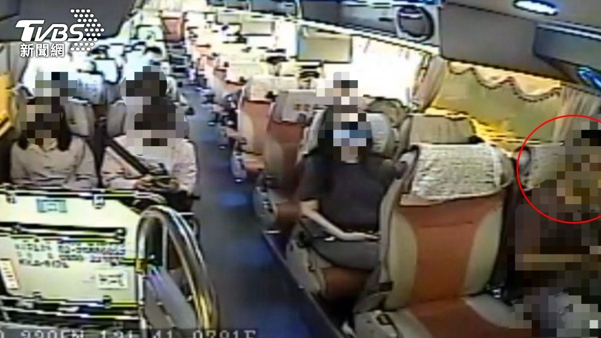 國光客運對撞聯結車，39歲男送醫不治。（圖／TVBS）