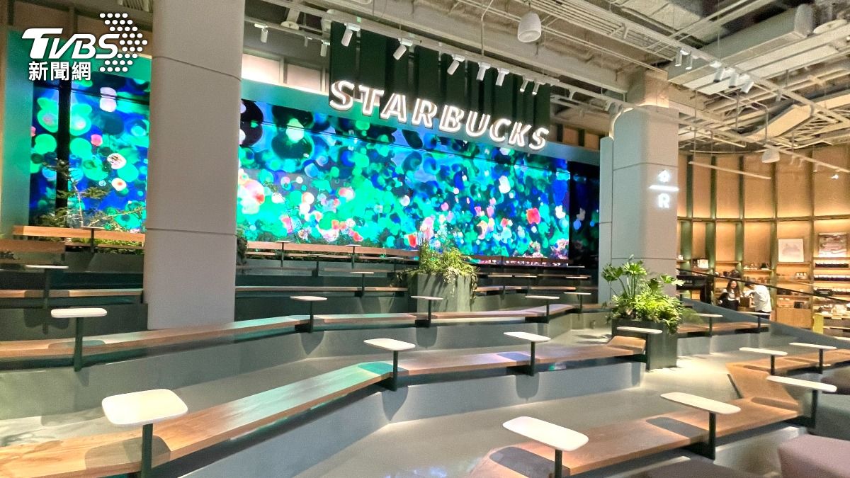 全台最大星巴克在Dream Plaza。（圖／潘建樺攝﹚