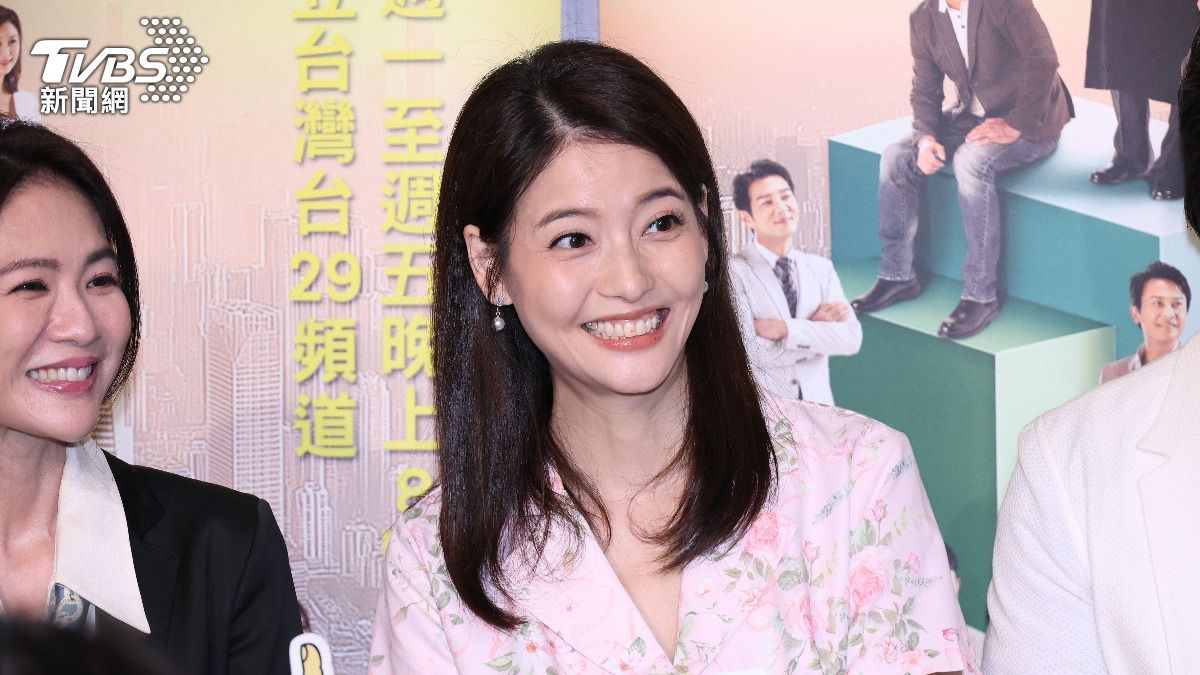 剛新婚的王樂妍(右),提到老公滿臉幸福笑容。(圖/張哲鳴攝)