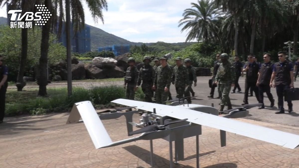 國防部預計將在立法院下個會期前提出軍事特別預算,原本傳出5000億元的規模,將再大幅提高到9000億元,軍方說目前尚未定案。(圖/總統府)