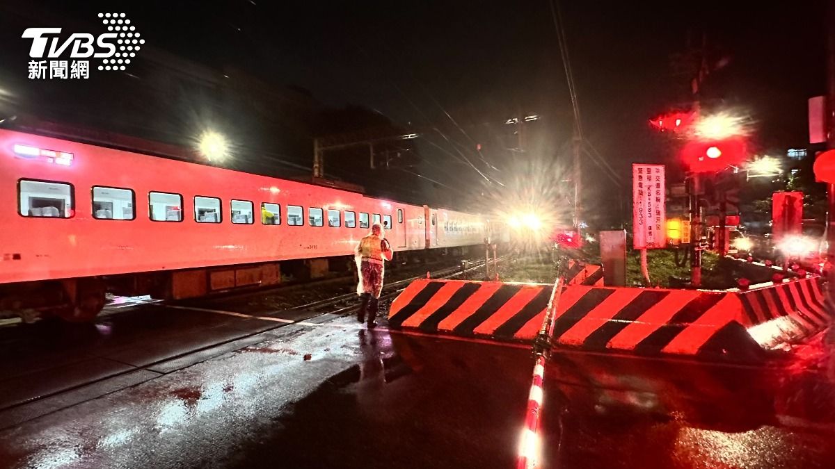快訊／瑞芳平交道嚴重事故！行人遭火車猛撞　「身首分離」當場亡