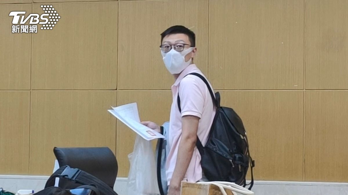 「澳洲GLOBAL」業務主管、郭家希丈夫錢祺圍以50萬元交保。(圖/陳冠宇攝)