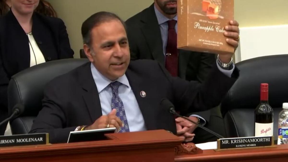 美議員秀鳳梨酥挺台!呼籲台日澳結盟對抗中國經濟威脅