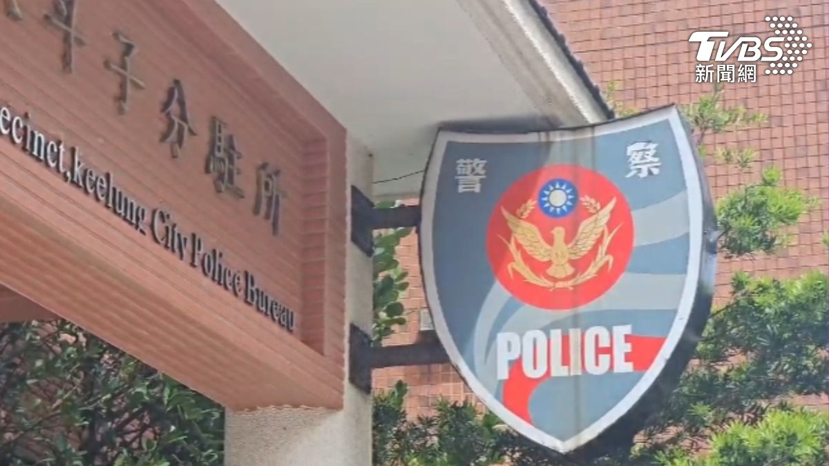 李男酒測值超標,被警方帶回派出所。(圖/TVBS)