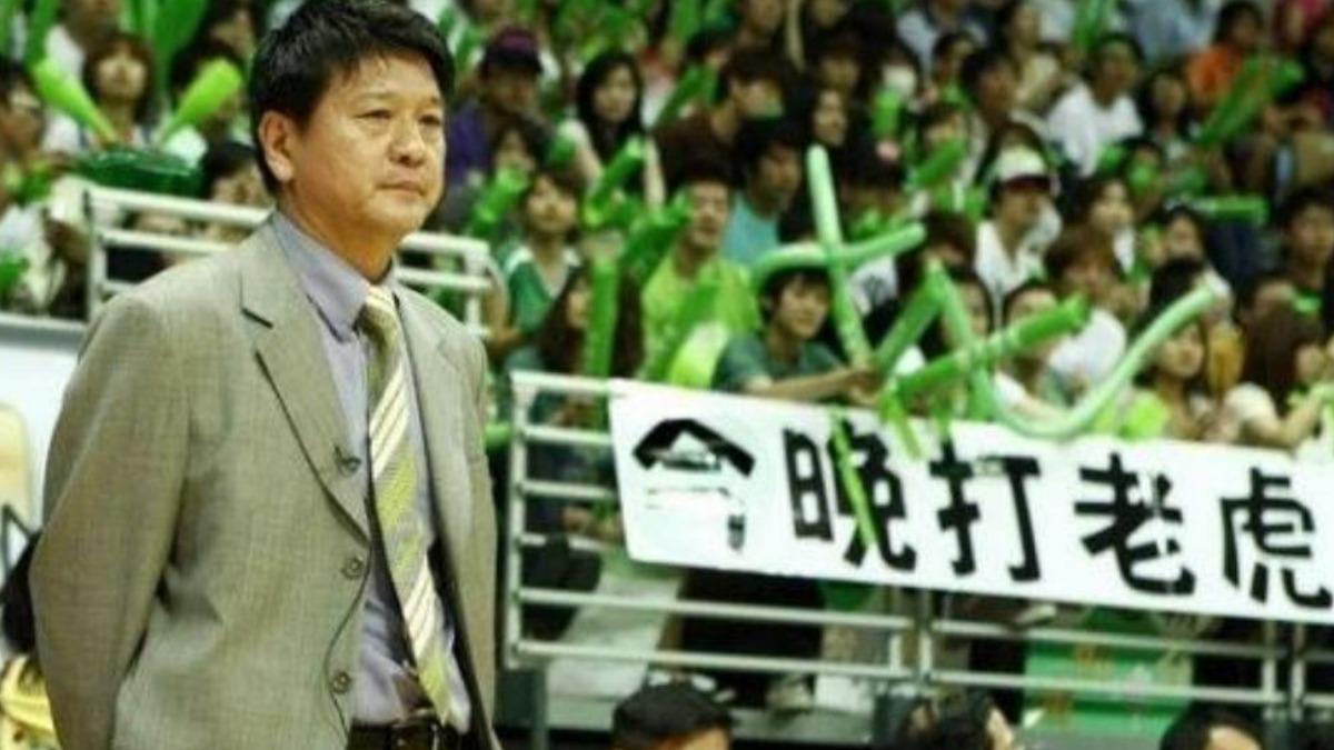 台啤前總教練閻家驊「停車格竄出」 害騎士慘摔骨折