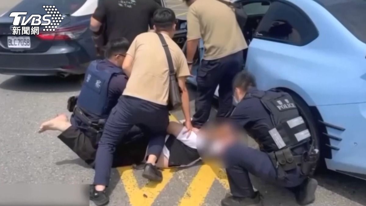 一名德國男子在高雄光天化日下竊取BMW轎車，辯稱自己是「汽車測試員」，讓車主傻眼。（圖／TVBS）