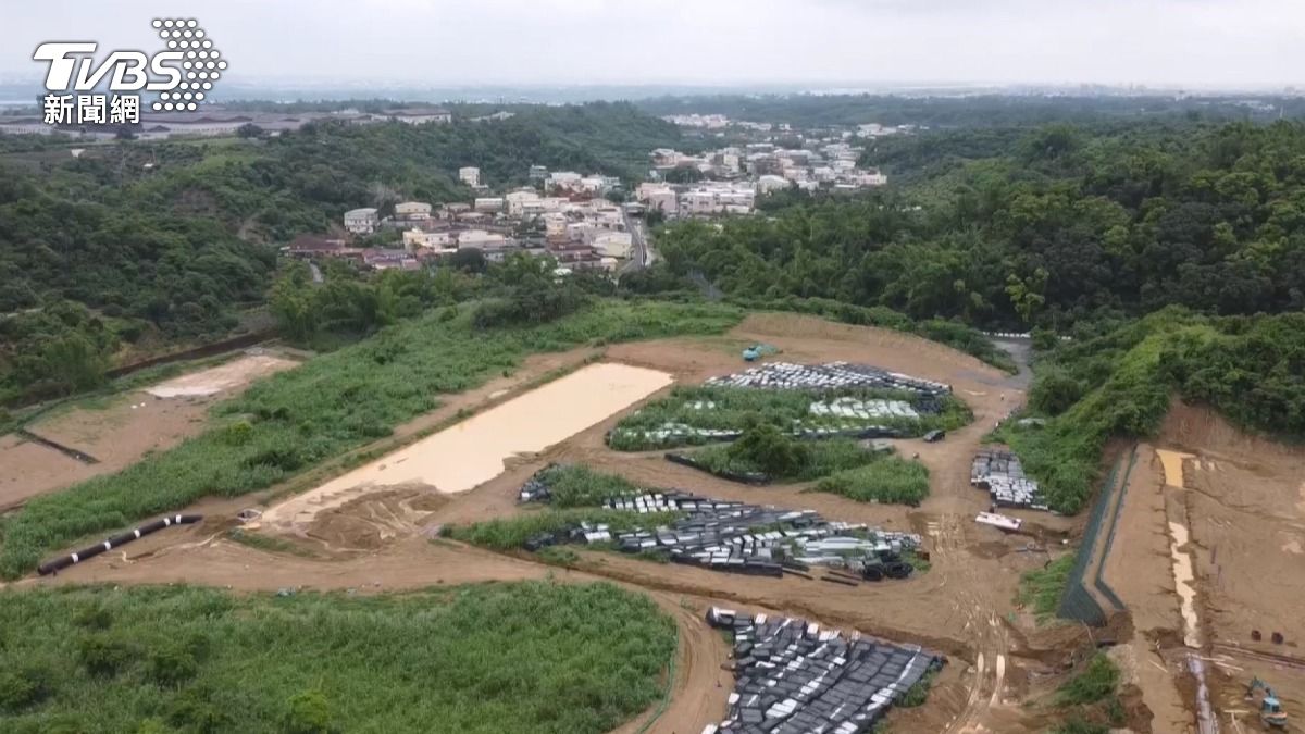 光電弊案一個月過去了,大樹和山光電案場,依舊光禿禿一片,宛如黃土高原(圖/TVBS)