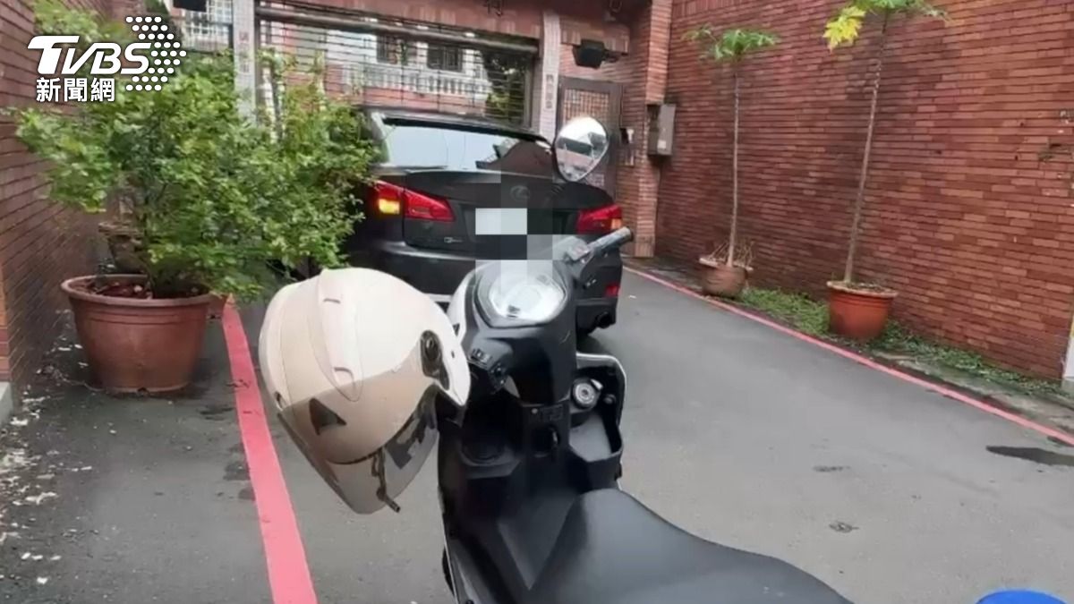 持刀男子跳樓逃逸。（圖／TVBS）
