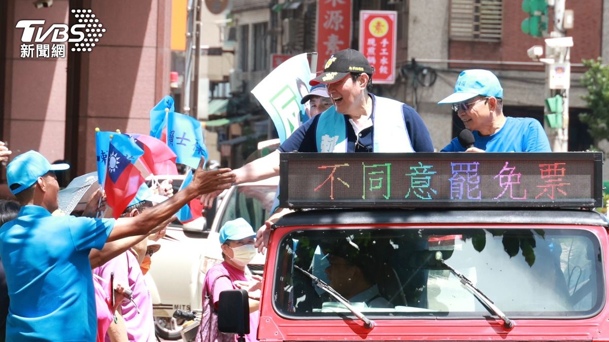 前總統馬英九陪同賴士葆進行反罷免車隊掃街。(圖/潘建樺攝)