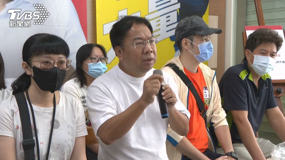 民眾向議員謝志忠陳情,今24日在服務處召開記者會。(圖/TVBS)