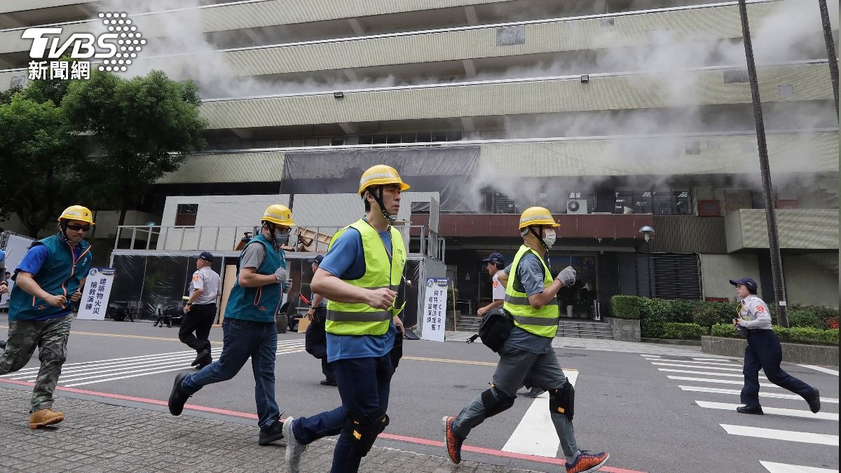 當都市成為「作戰空間」,臺灣企業也必須深思「在哪裡工作」的選擇。(圖/達志影像美聯社)