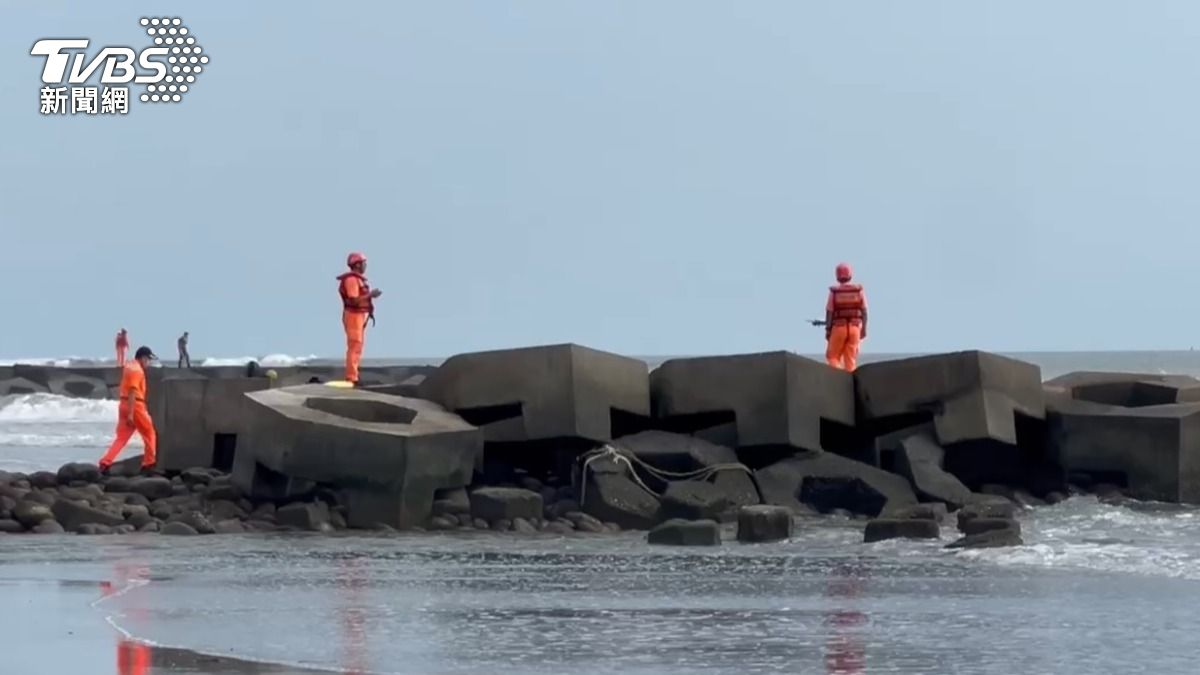 快訊/台南3國小畢業生黃金海岸溺水 2人救上岸1人失蹤