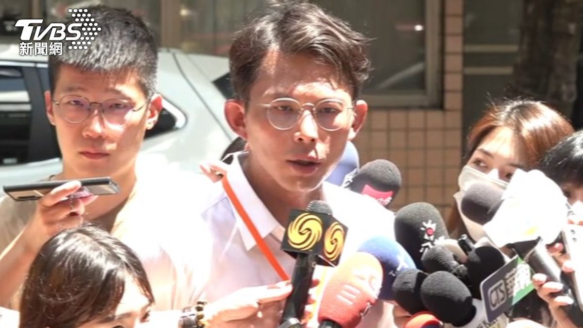 民眾黨主席黃國昌也譴責，反對任何威權行為。（圖／TVBS）