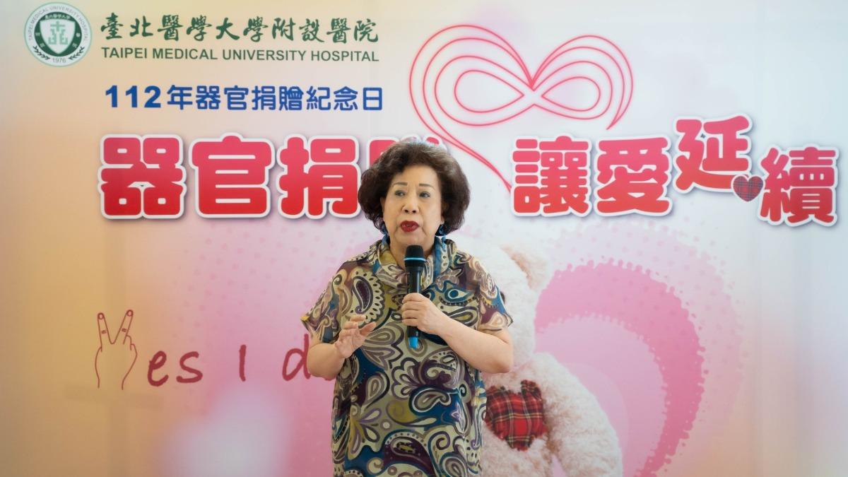 78歲黃越綏大罷免表態! 強忍病痛「現身凱道晚會」:在人群中吶喊