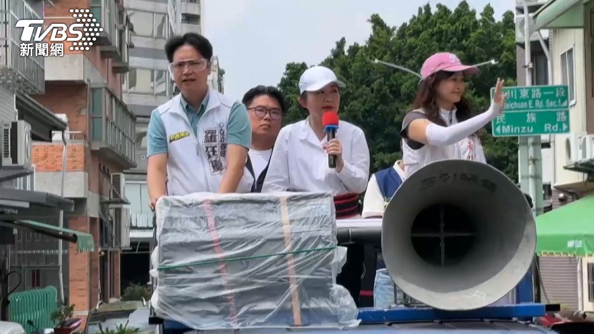 市長盧秀燕回防台中,特地請假陪同三位國民黨籍立委子弟兵掃街。(圖/TVBS)