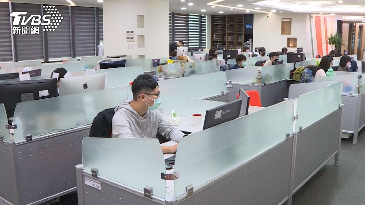 中年人開啟人際與生活的斷捨離。 (圖/TVBS)