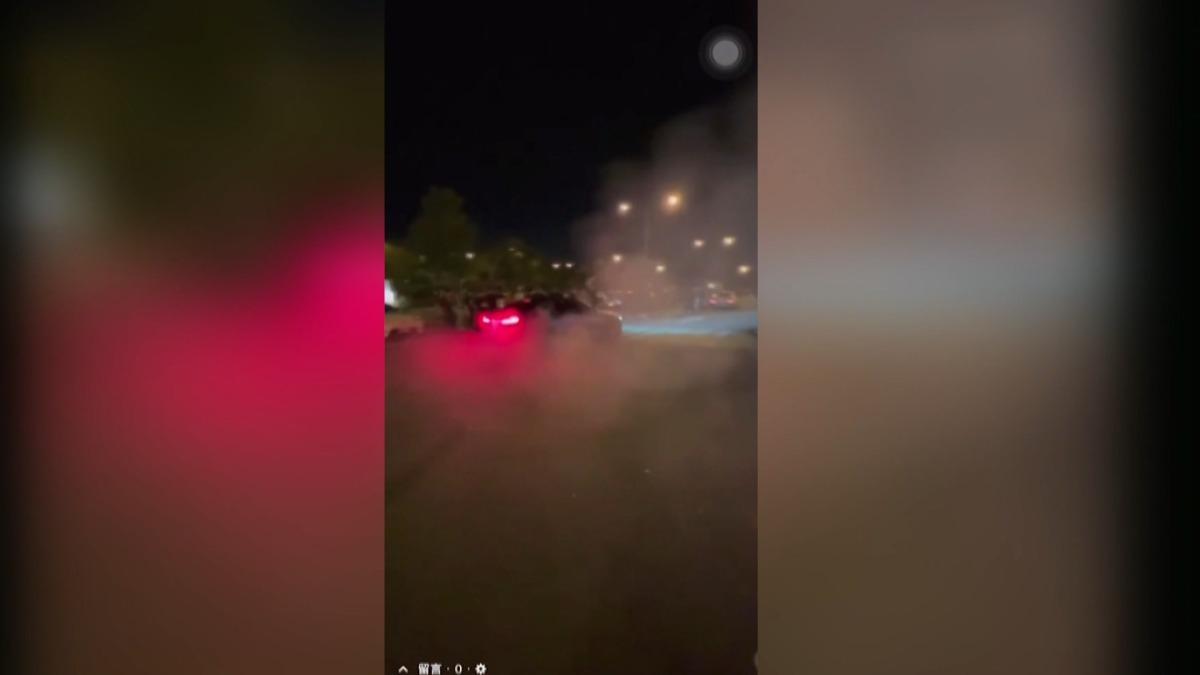 燒胎甩尾惹禍,超速將罰2400 警:遏止燒胎甩尾亂象。(圖/翻攝網路)