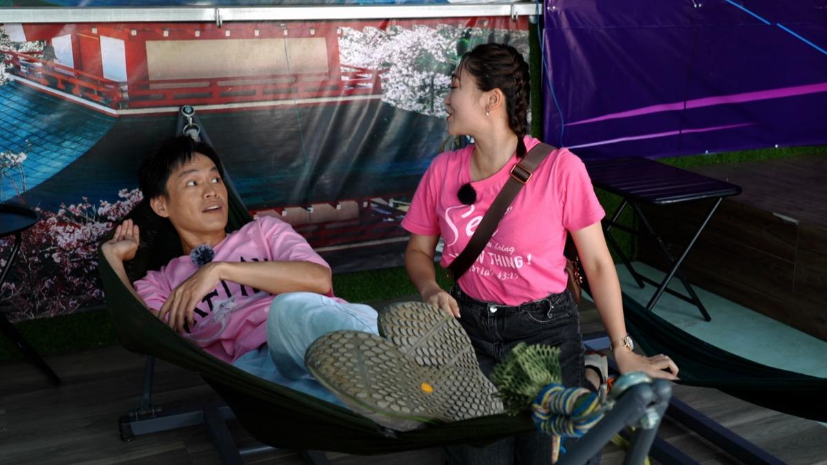 張文綺爬上床!「離開台灣」現身咖啡廳玩開 他親密互動急護體
