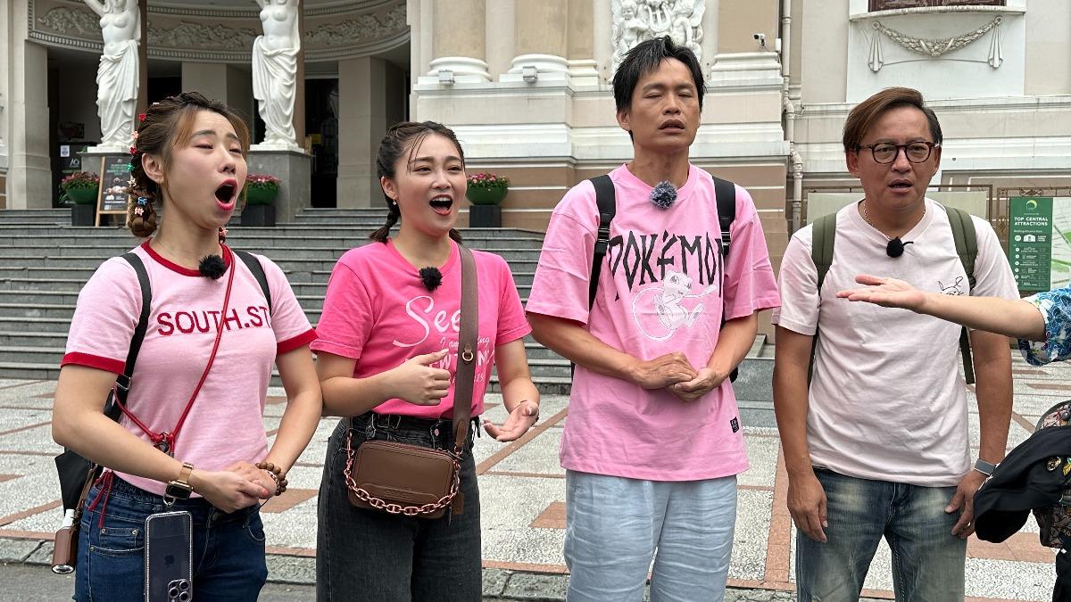 陳怡婷(左起)、張文綺、黃鐙輝、詹姆士在粉紅教堂玩阿卡貝拉。(圖/公視台語台提供)
