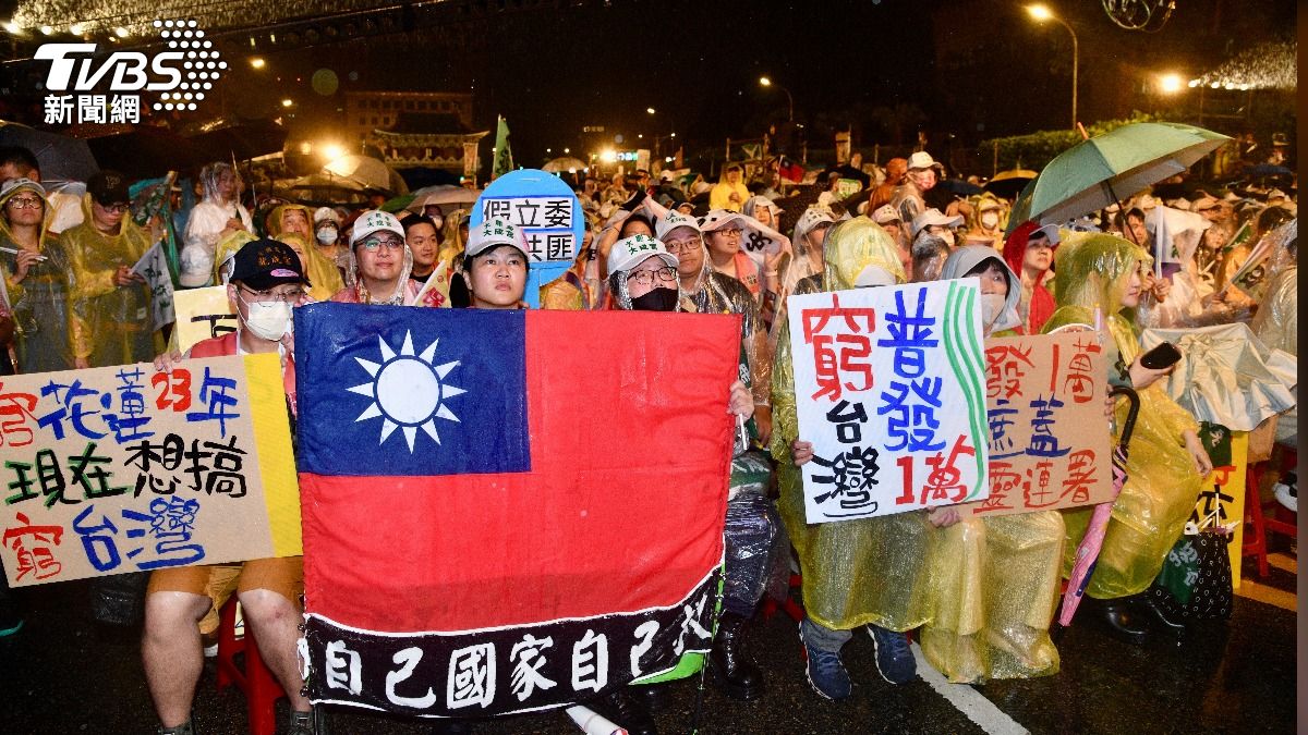罷團今在凱道舉行造勢晚會。(圖/胡瑞麒攝)