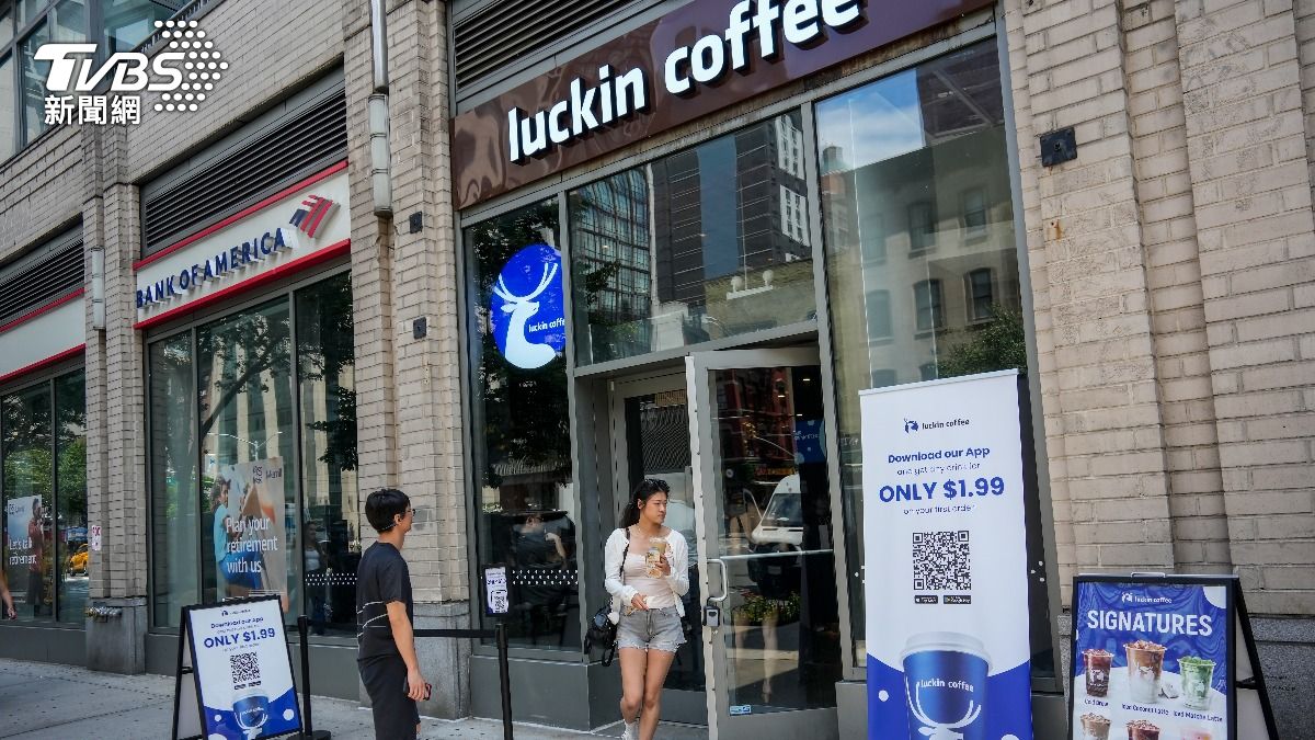 中國大陸連鎖咖啡品牌瑞幸咖啡,在紐約的一間分店已於7月1日開幕。(圖/達志影像Newscom)