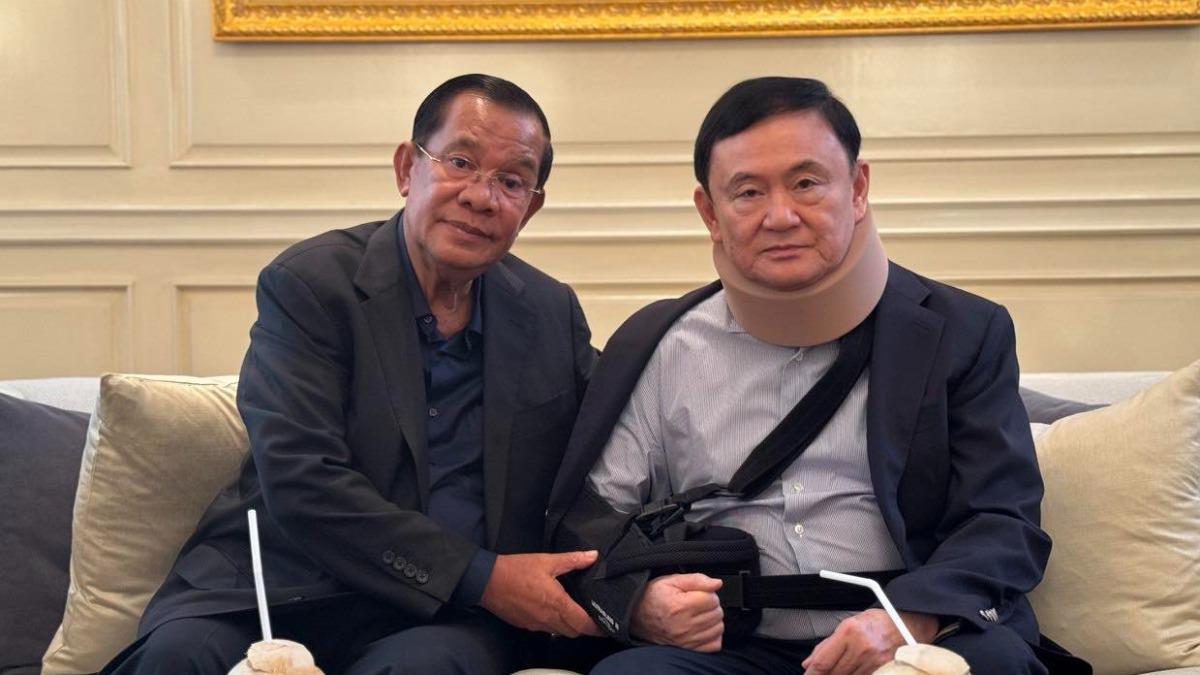 洪森（左）PO出與戴克辛（右）昔日的友好合照。（圖／取自FB@Samdech Hun Sen of Cambodia）