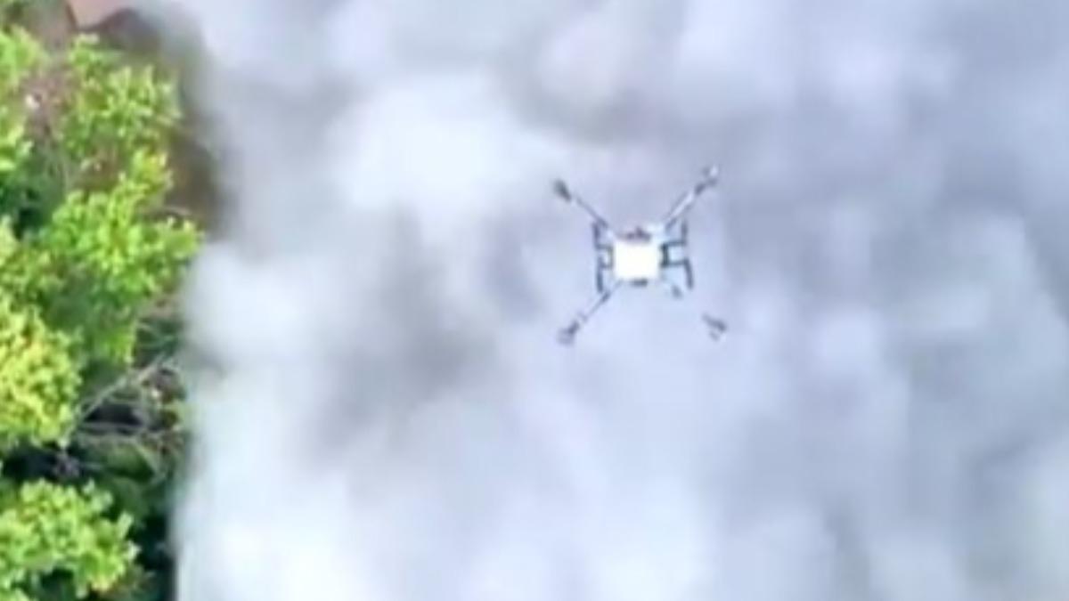 泰軍出動無人機搭載火箭炮與簡易炸彈,摧毀柬埔寨多處軍事設施。(圖/翻攝自 X@lh778899)