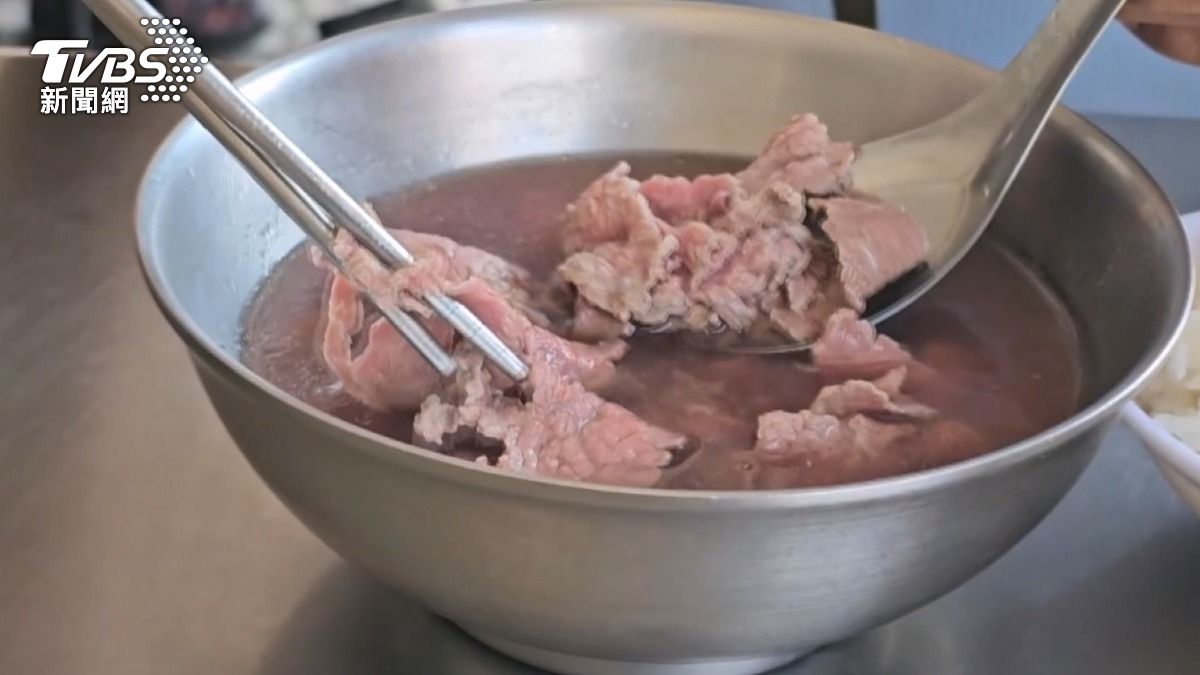 牛肉湯是台南的代表美食，看到喜愛的商家逐漸收攤，確實令人惋惜。（圖／TVBS）