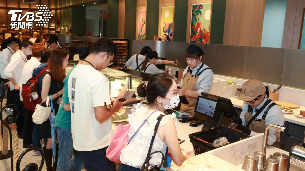 全台最大「星巴克典藏」旗艦店。(圖/潘建樺攝)