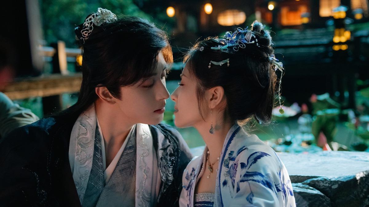 李蘭迪（右）、敖瑞鵬主演古裝劇《朝雪錄》。（圖／愛奇藝國際站提供）