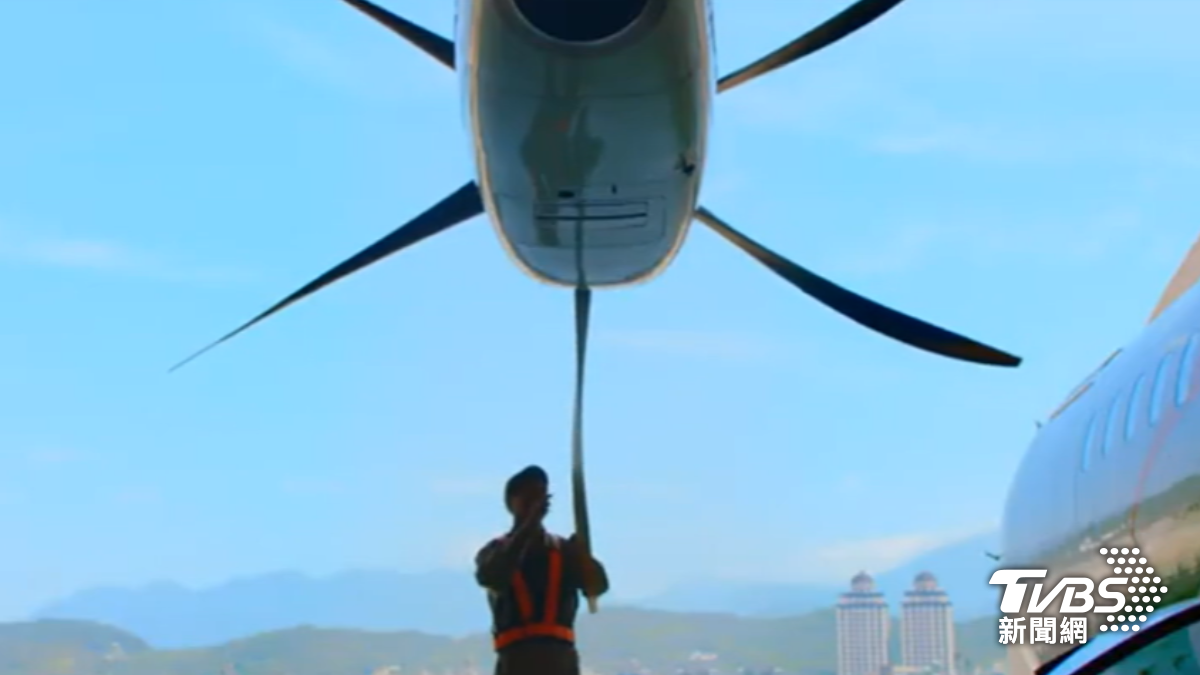 立榮航空宣布採購19架新型ATR72-600飛機。(圖/TVBS)