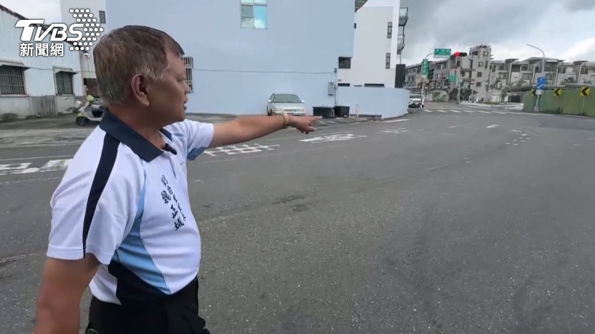 劉厝里長魏正城表示,工程車不小心遺漏的話,應該沿途慢慢漏,並非集中在一個區塊,懷疑有人惡搞。(圖/TVBS)