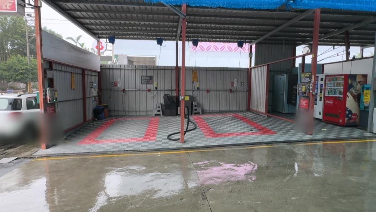 洗車場吸塵器突起火 馬達過熱燒黑。(圖/民眾提供)