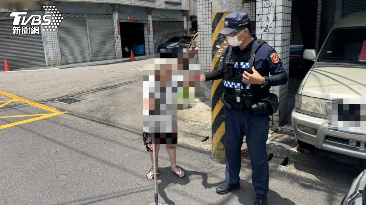 80歲的陳姓婦人,22日上午吃完早餐後,便拿著拖把獨自外出訪友迷途。(圖/TVBS)