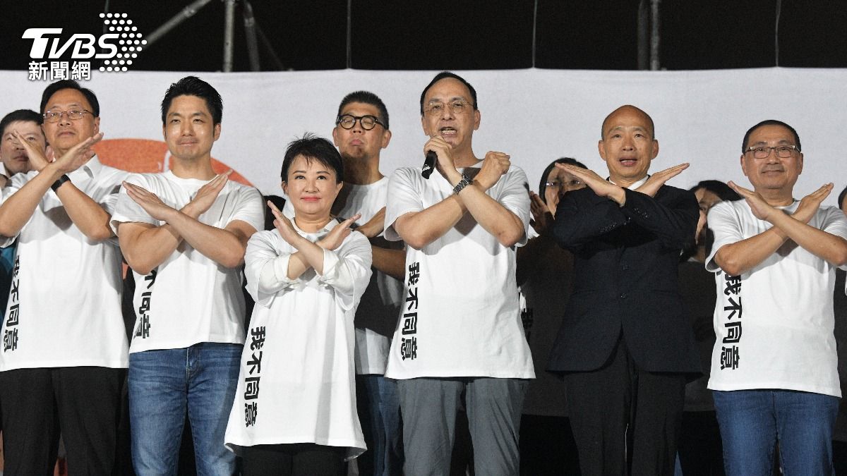 無畏大雨！朱立倫淋雨大喊：讓賴清德政治鬧劇到此為止