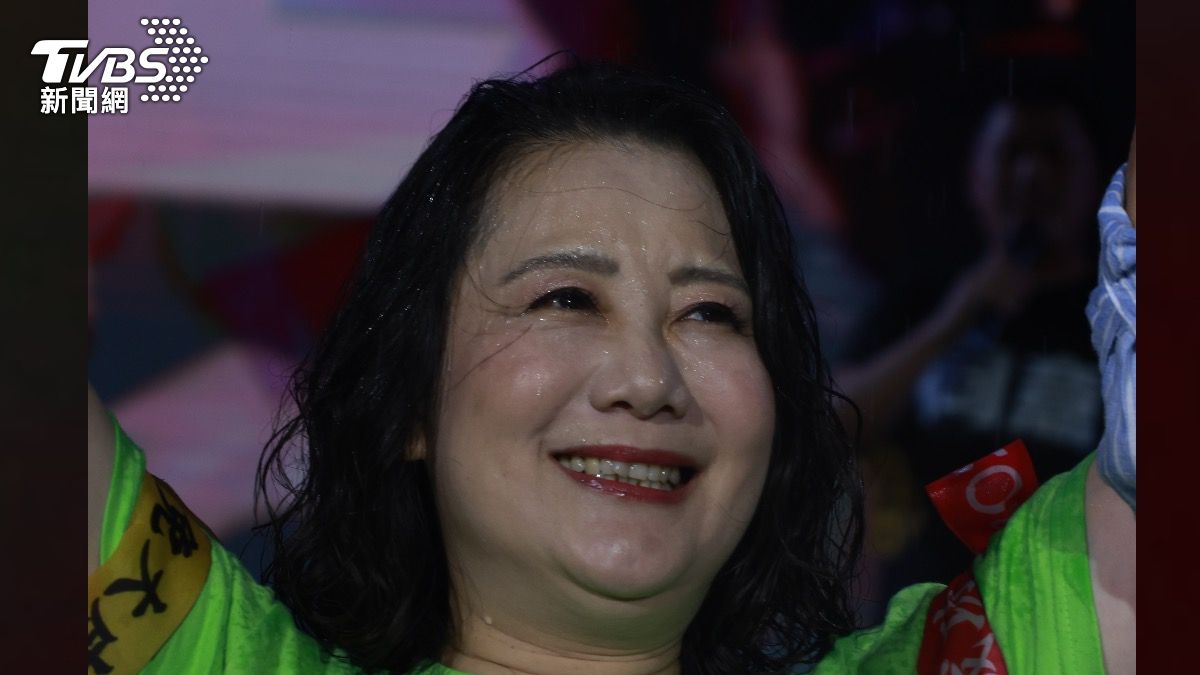 吳思瑤在台下鞠躬時忍不住落淚。(圖/華子琛攝)