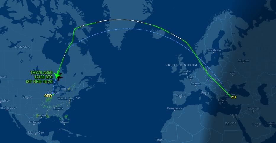 航班脫離飛行路徑,改降美國芝加哥歐海爾國際機場。(圖/翻攝自FlightAware)