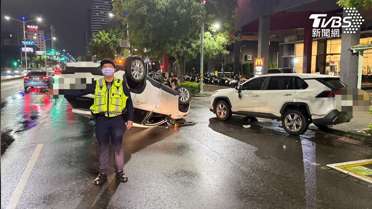 1家4口得來速驚魂!遭暴衝撞翻車 肇事男掉出喪屍煙彈完了