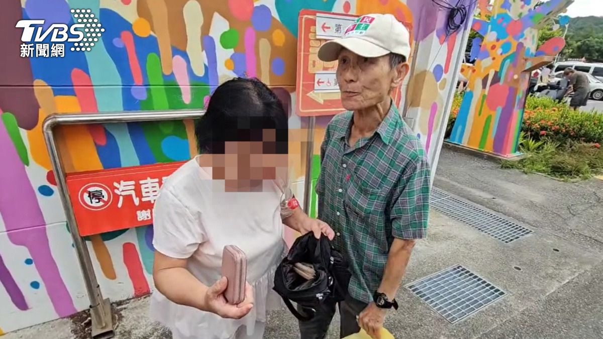 葉霸老師投票驚魂!花蓮婦衝出控葉春蓮「教壞我兒」 遭警隔開