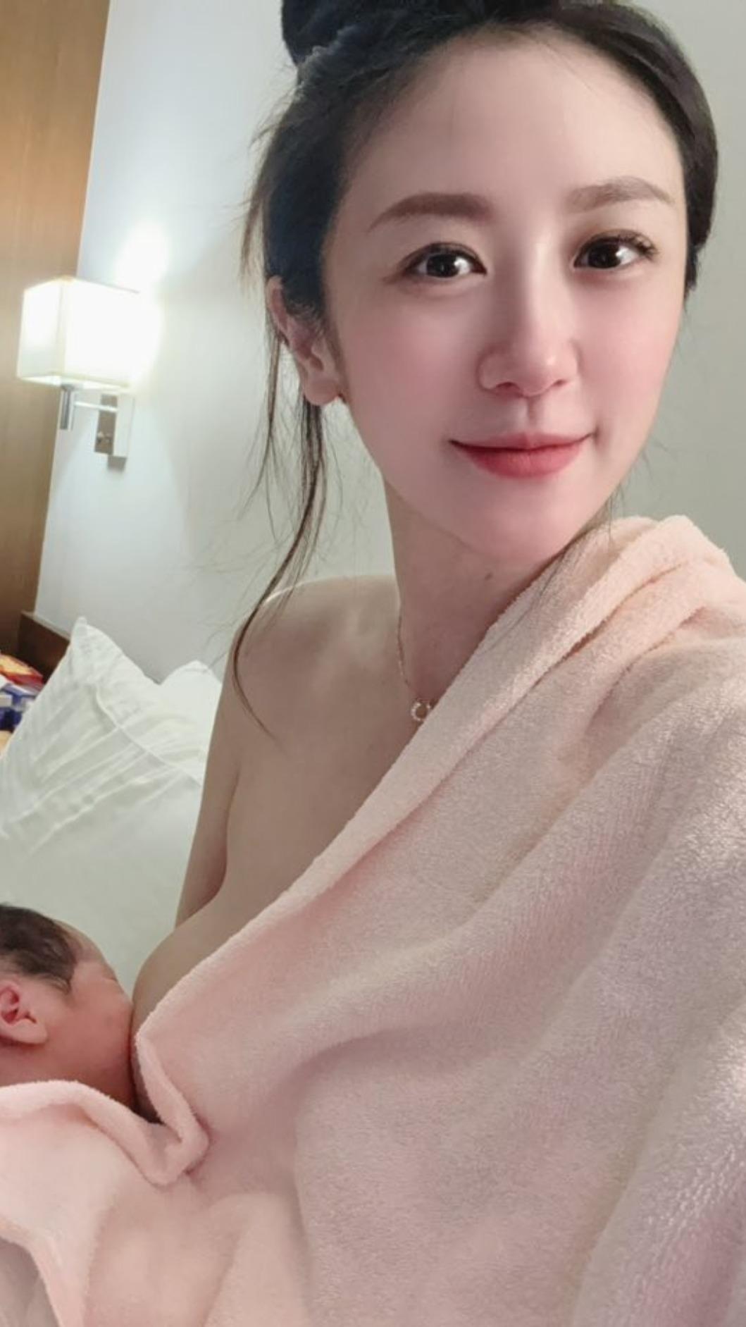 蔡允潔分享親餵的心得。(圖/翻攝蔡允潔臉書)