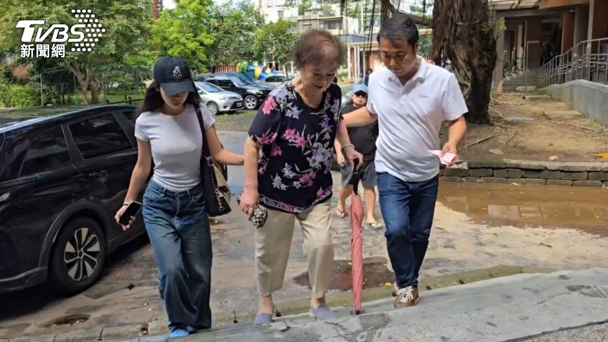 母親、愛女陪同投票 涂權吉曝心聲:「睡沒多久」