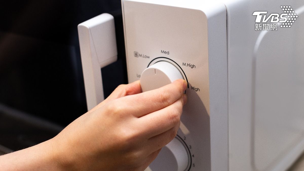微波爐是現代生活中不可或缺的廚房用品之一。（示意圖／達志影像shutterstock）